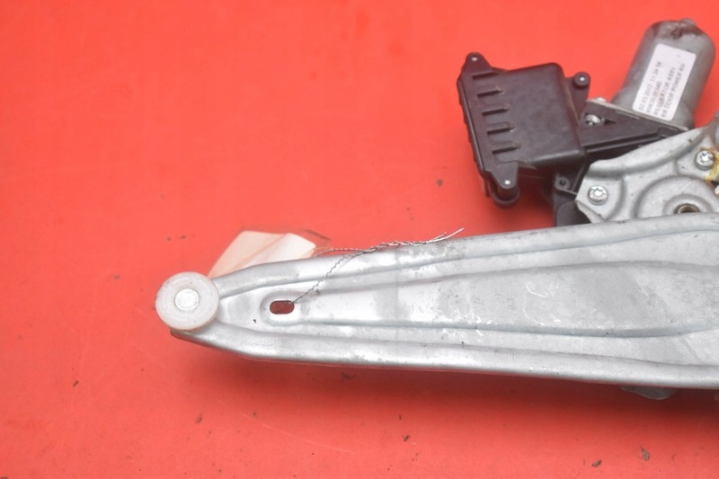 фото №8, Подъемник стекло правый задняя 69830-0f040 toyota verso 09-13