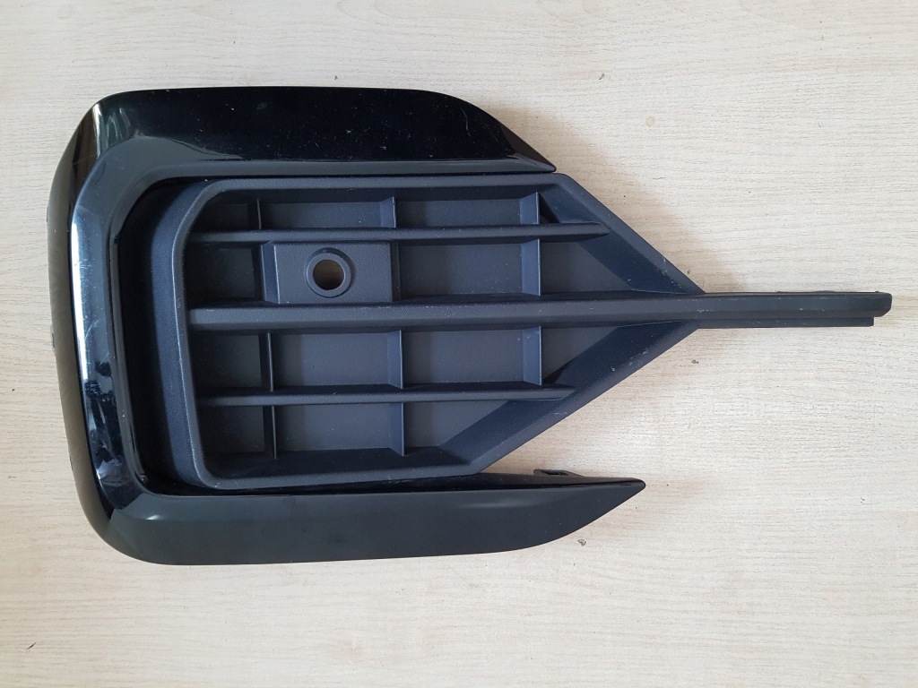 фото №1, Vw touareg r-line решітка бампера ліва 760853663a