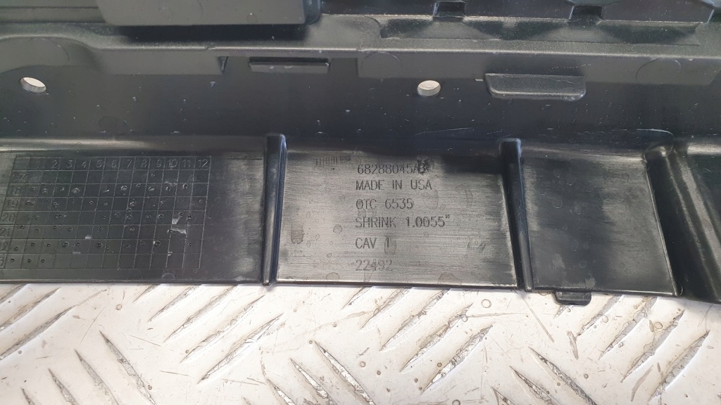 Jeep cherokee kl v решётка радиатора решётка средняя бампера 68288045ab с Разборки