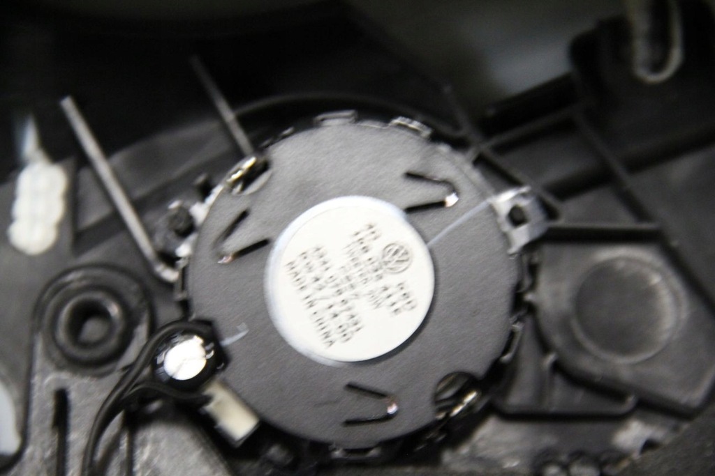 фото №6, Обивка дверь левая vw scirocco 1k8867011br кожа