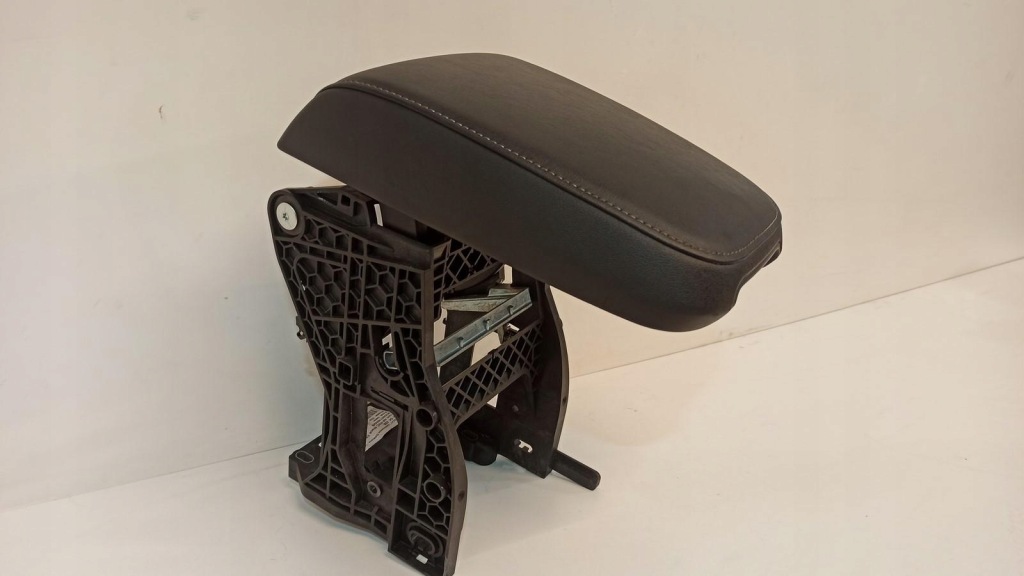 фото №3, Volvo v40 ii подлокотник