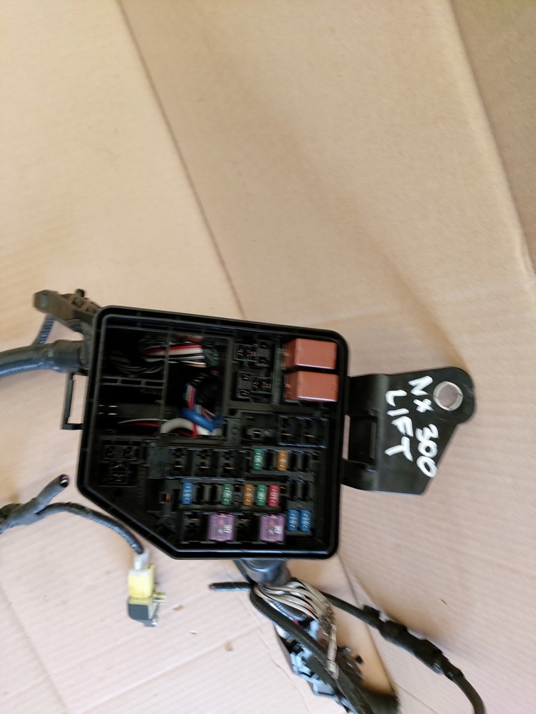 фото №1, Lexus nx300 lift корпус предохранителей