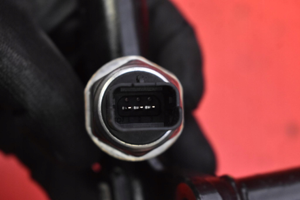 фото №8, Молдинг упорскування 9681909680-04 9814383880 citroen ds5 2.0 hdi 163 km