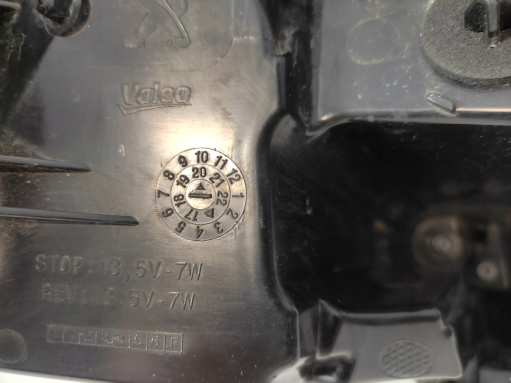 фото №10, Peugeot 208 ii лампа правая задняя задняя 2018- led