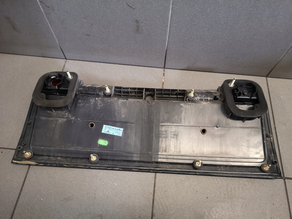 фото №12, Накладка подсветка номерного знака czarna uk audi a6 c5 allroad 4b9945695n