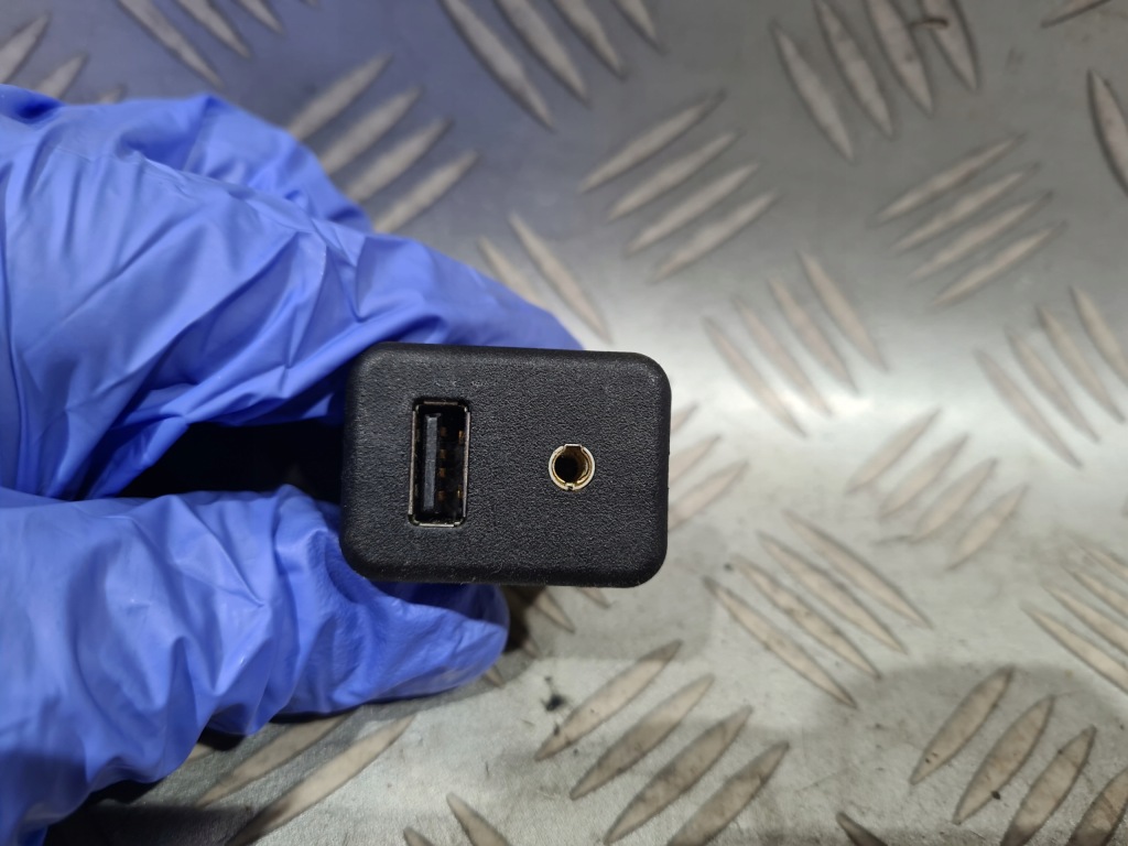 фото №1, Разъём port aux usb opel adam