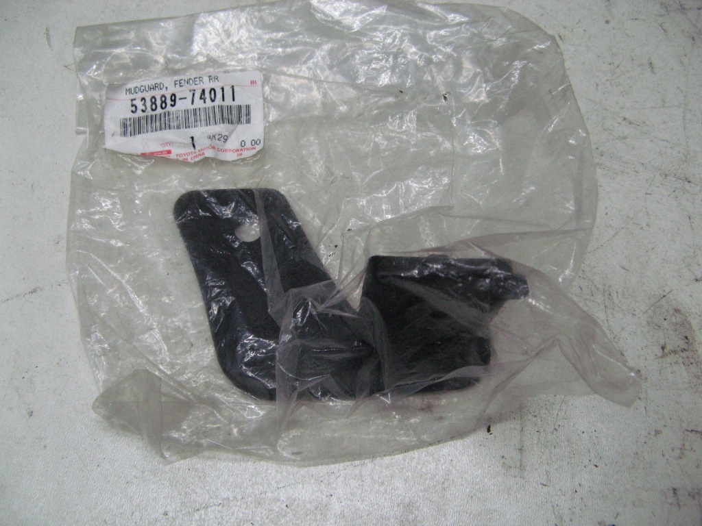 Купить Toyota iq накладка крыла левая 53889-74011