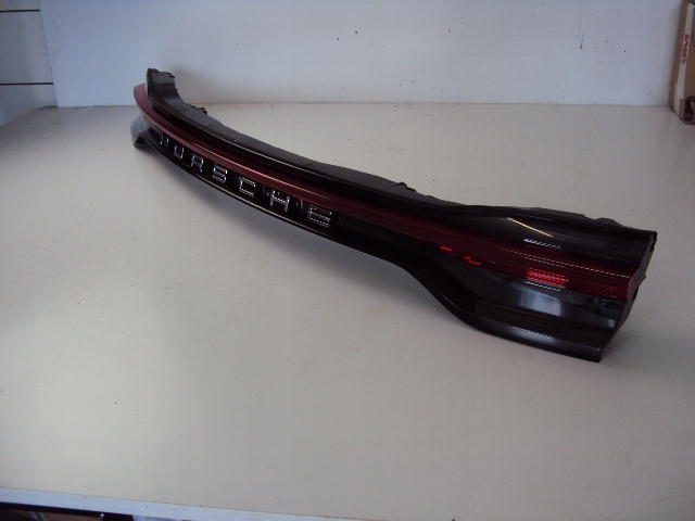 фото №1, Накладка крышки задняя led porsche macan lift 2018-