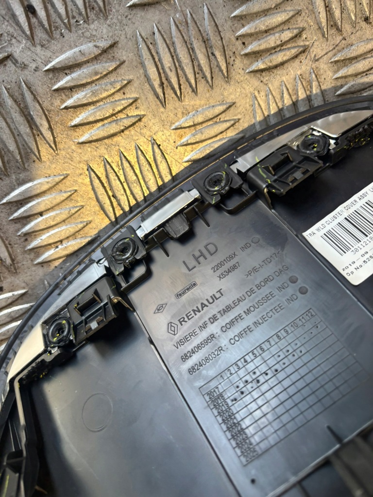 Рамка спидометра защита козырёк renault clio v 682406595r Оригинал