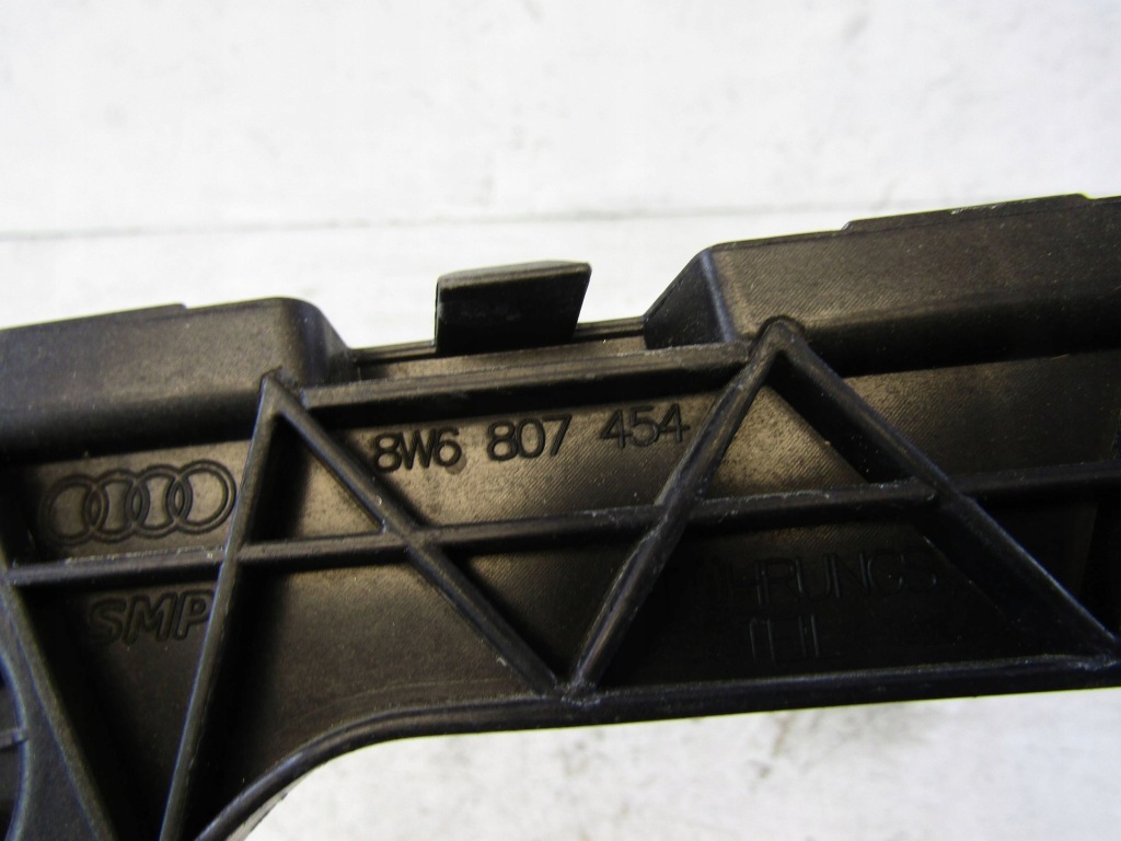 фото №8, Audi a5 8w6 напрямна бампера правий задня 8w6807454