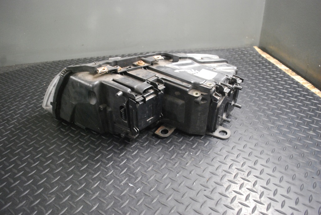 фото №7, Лампа правый ксенон audi a8 d3 08r 4e0941004bq