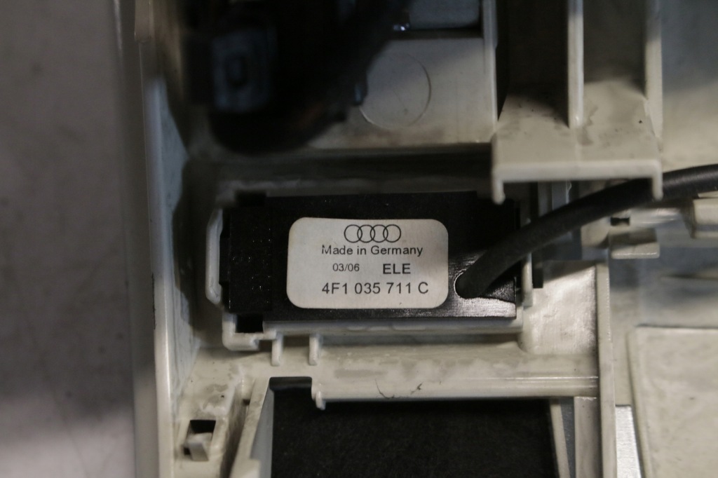 фото №8, Лампа потолочный audi a6 c6