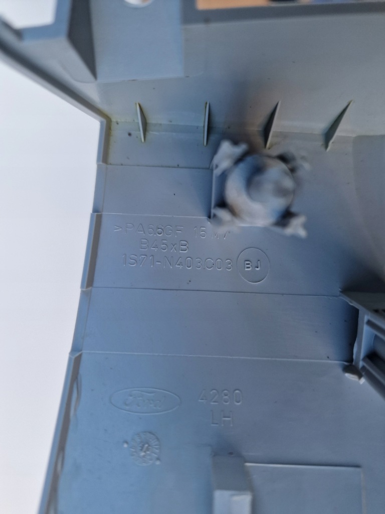 фото №3, Ford mondeo mk3 kombi левая молдинг pod фара задняя