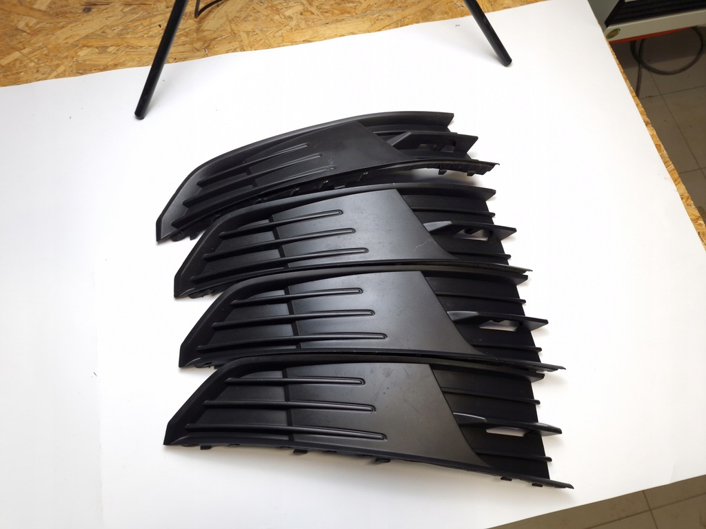 фото №9, Skoda оригинальный номер 6v0807368 решётка бампера