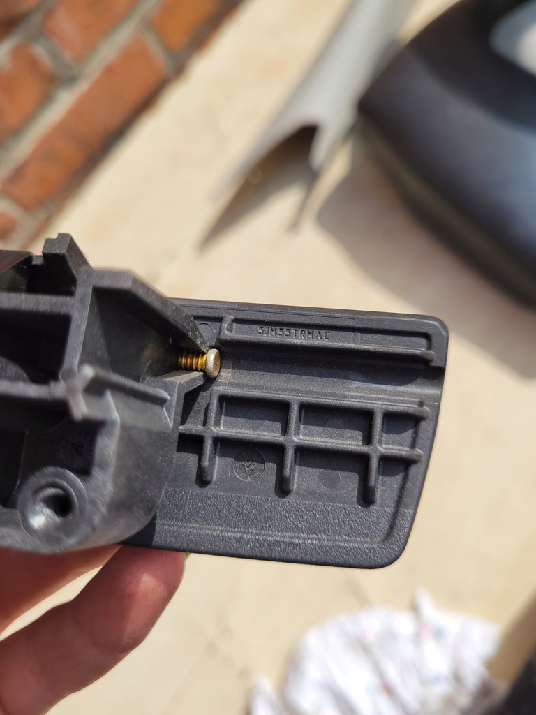 фото №9, Jeep grand cherokee wk 5-10 ручка бардачка кронштейн