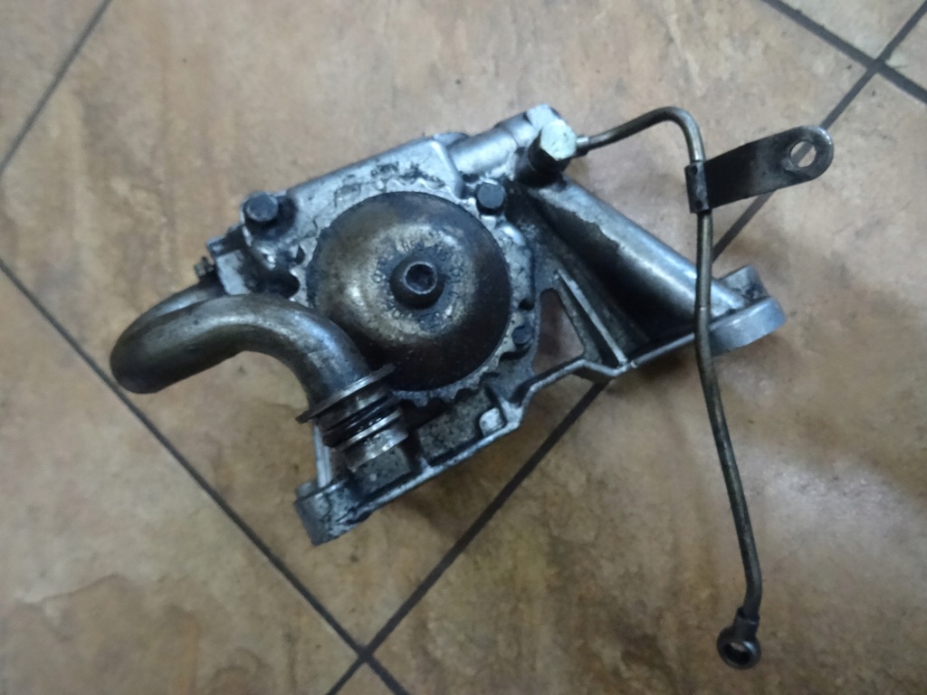 фото №4, Audi a6 c5 2.5 v6 насос оливи 059115105