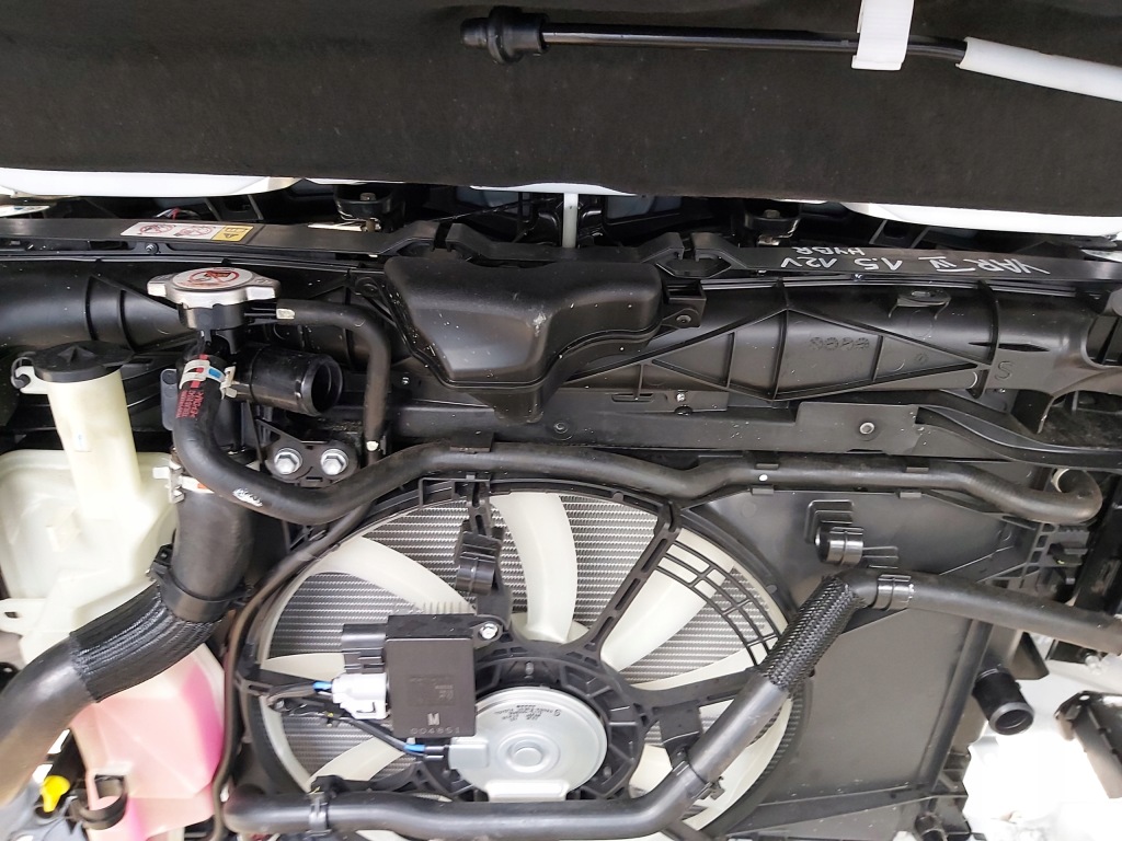 Toyota yaris iv комплектний  передні  капот бампер панель Київ