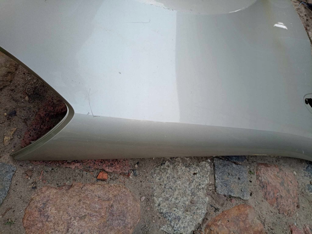 Крыло  правый  передний renault clio 3 185 Оригинал