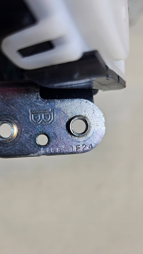 фото №5, Петля крышки багажника mazda 3 48630