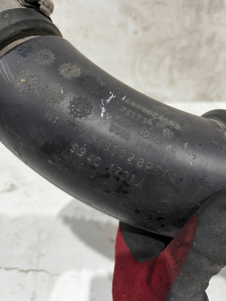 Корпус фильтра воздуха расходомер cherokee wk2 3.0 crdi 68199048aa Оригинал