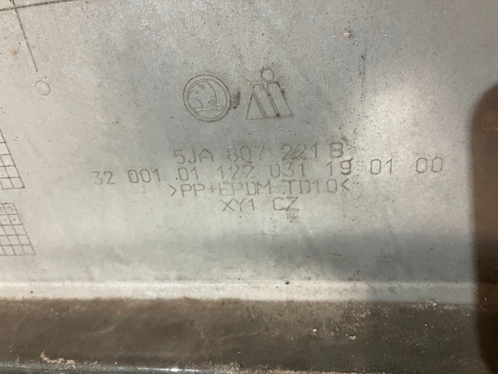 фото №12, Бампер перед передний lf7y skoda rapid 5ja807221b