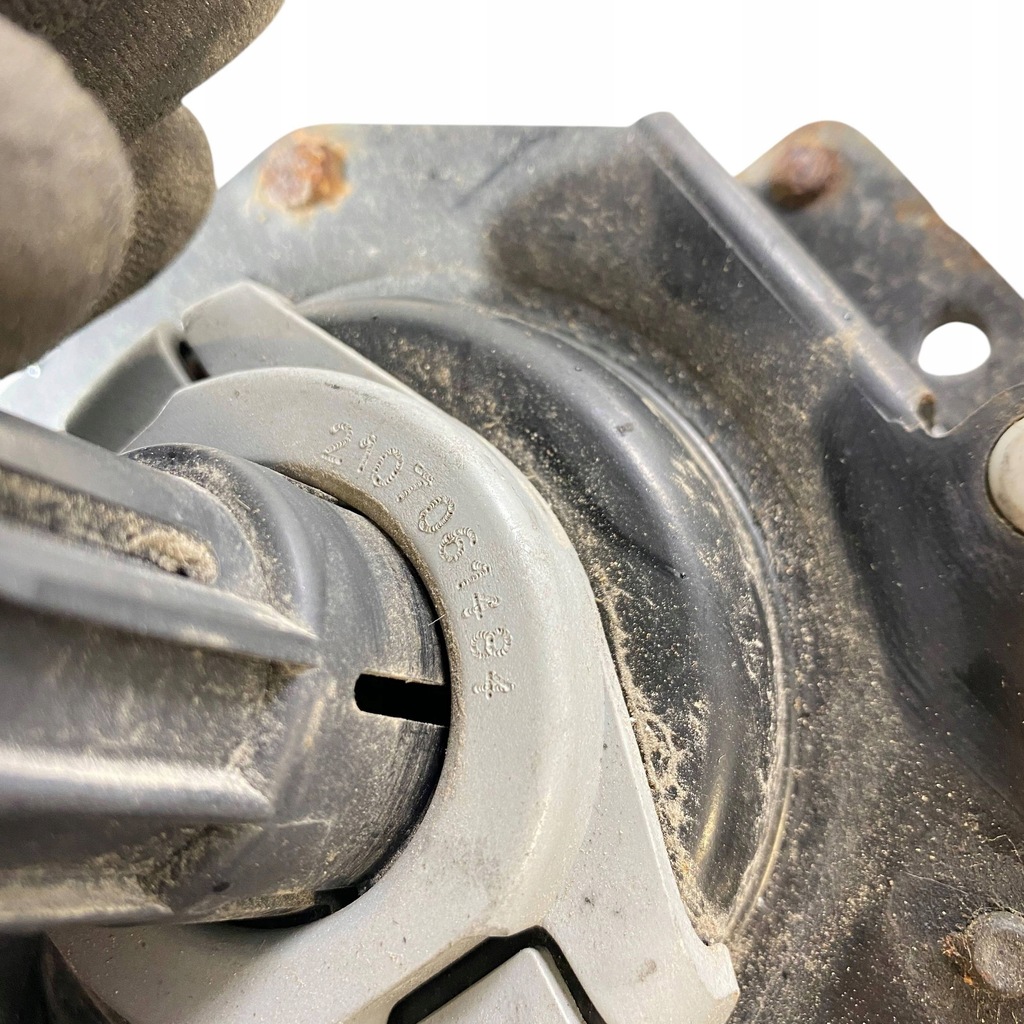 фото №11, Chevrolet silverado 2021 кронштейн колеса запасного