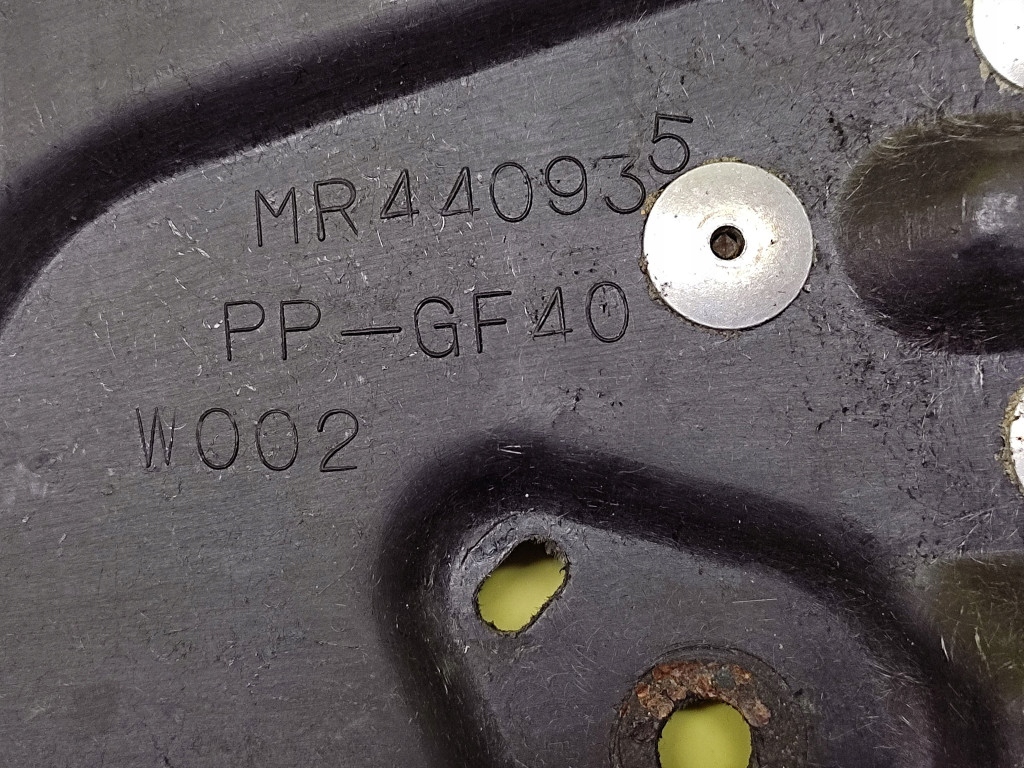 фото №7, Mitsubishi pajero 3 основание аккумулятор mr440935