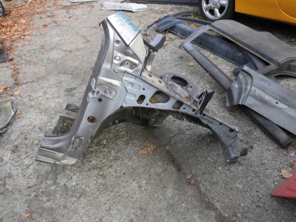 фото №1, Чверть правий перед toyota avensis t27 09-15