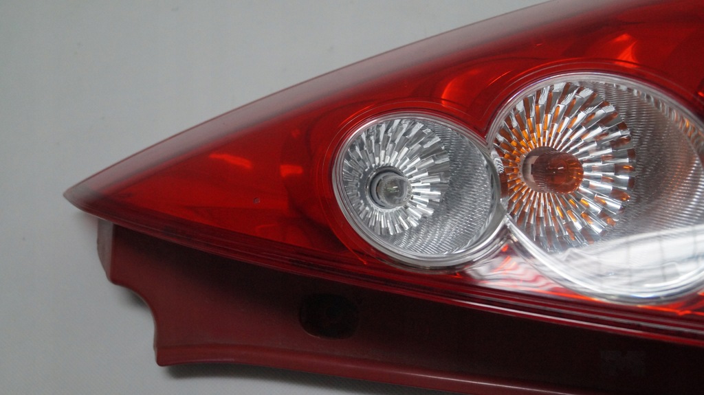 фото №8, Лампа задняя правая mazda 5