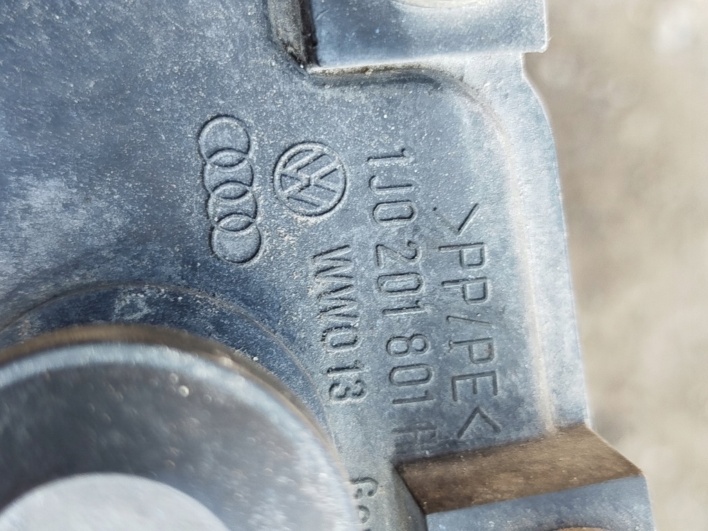 фото №7, Корпус фильтра угольный vw golf 4 iv bora audi a3 8l octavia 1 1j0201801a