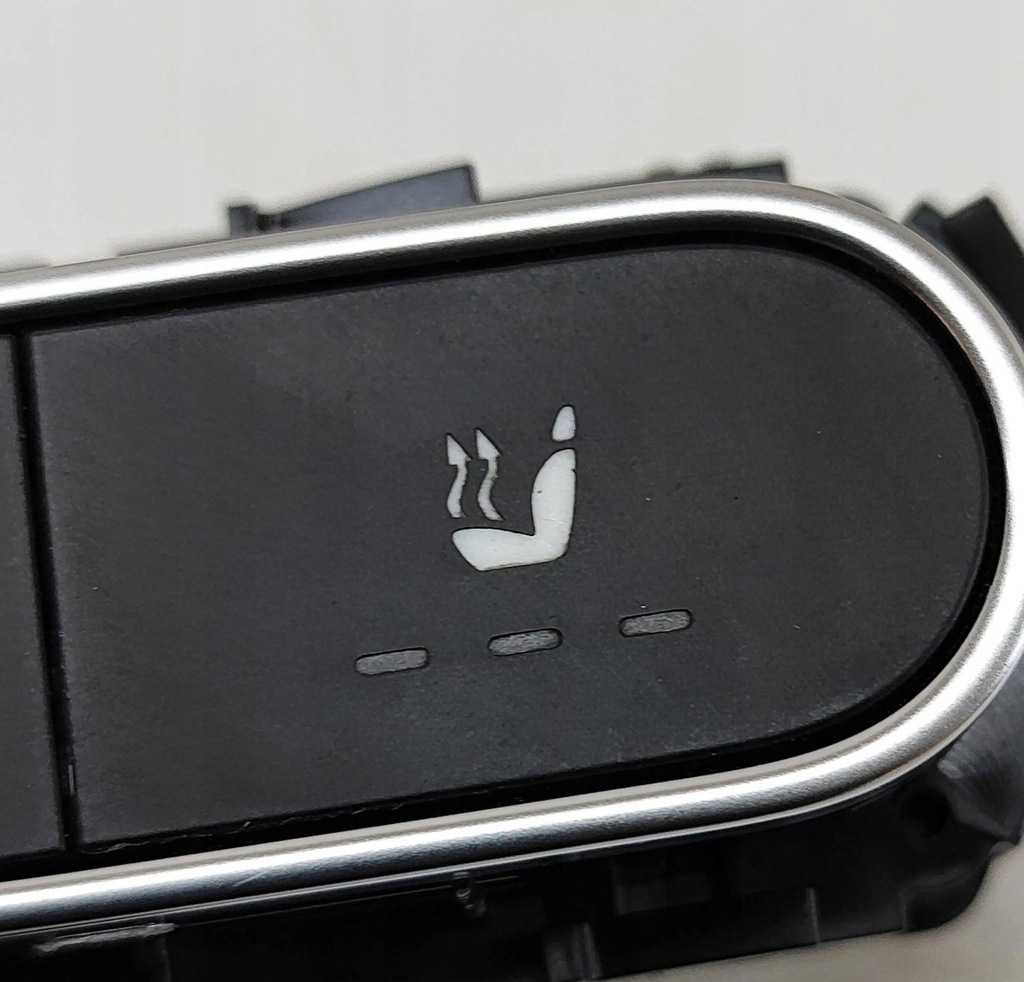 фото №8, Mercedes-benz cla c118 x118 2023 переключатели подогрев сидений