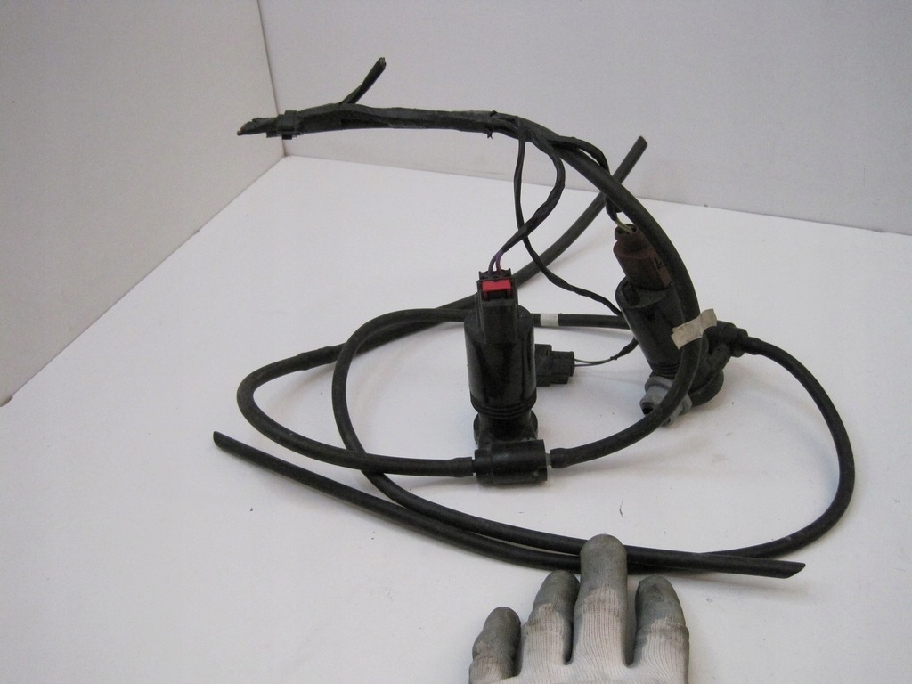 фото №1, Помпа распылителя передняя стекло range rover 1011285 111007b 410544