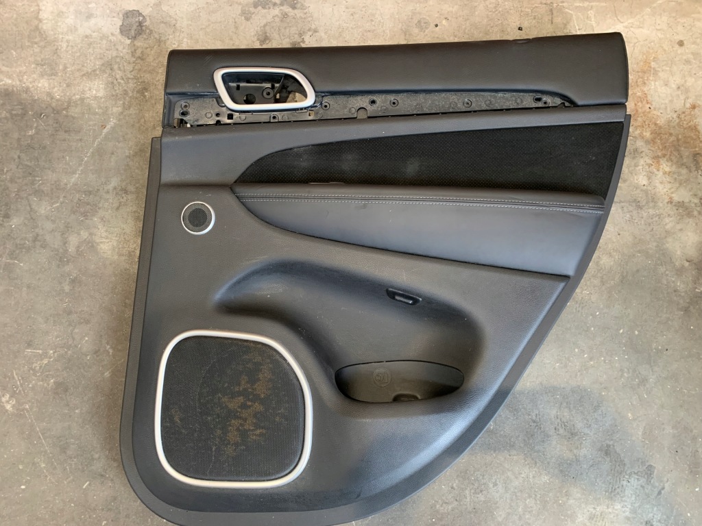 фото №1, Jeep grand cherokee wk2 srt обшивка дверь правый задняя