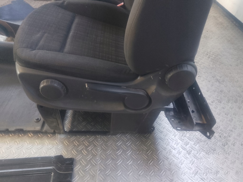 фото №5, Vito 447 15- сидіння водія пасажира заднє сидіння комплект