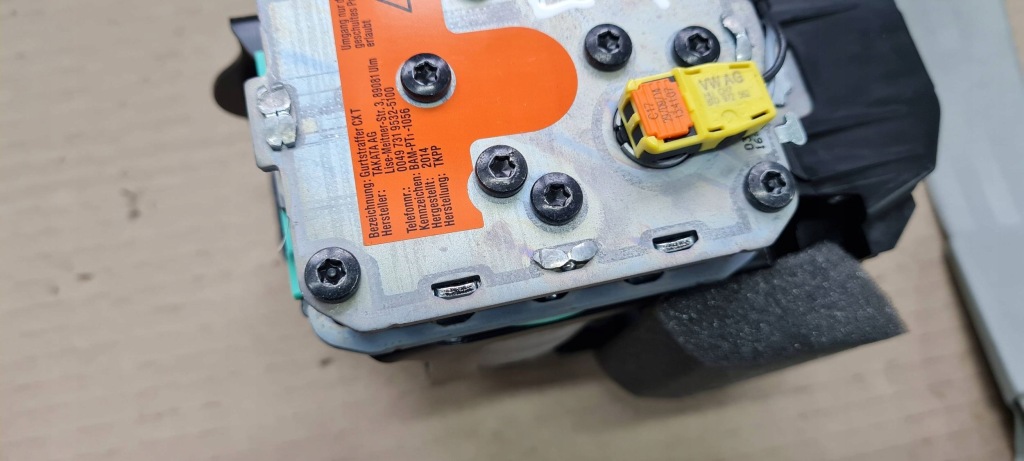 A6 c7 4g рестайлінг  ремінь безпеки ліве перед сріблястий księżyc 4g8857705f Зі Шроту