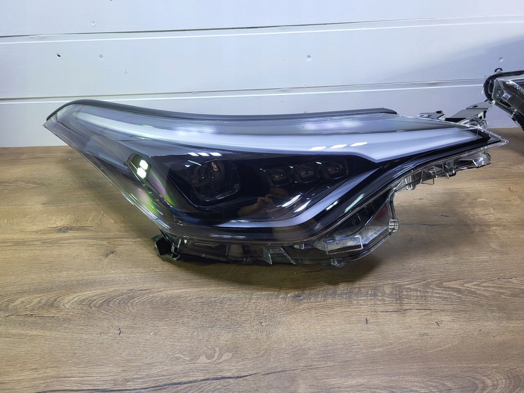 фото №1, Toyota ch-r chr lift лампа full led правая 30