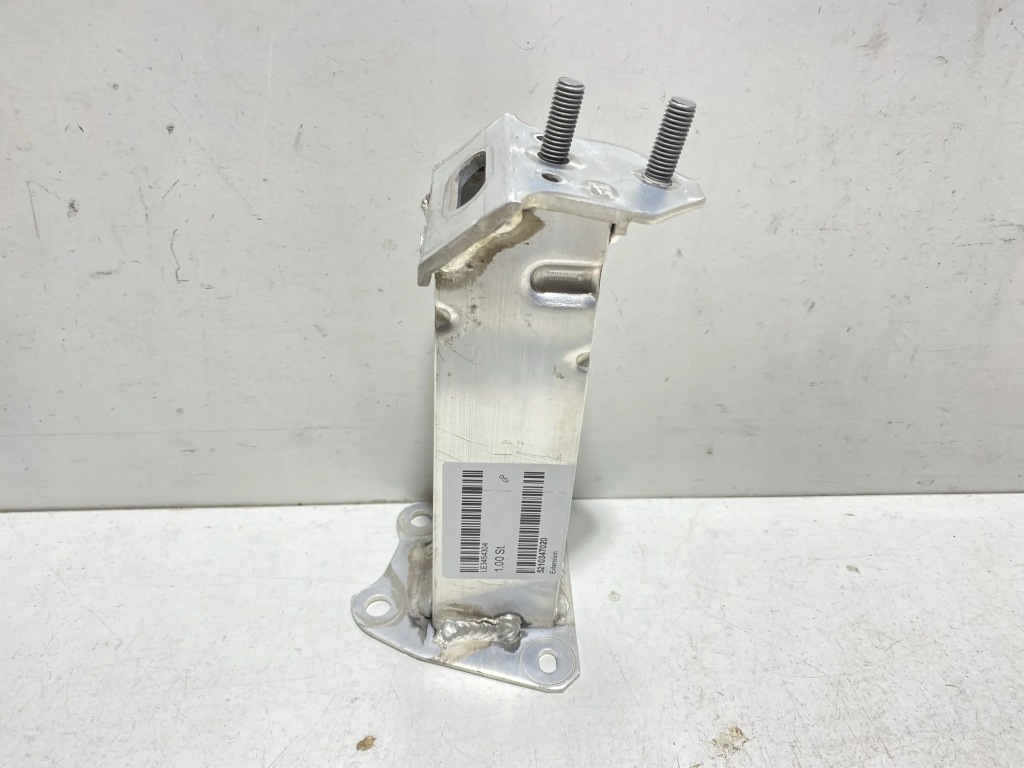 фото №1, Toyota prius prime 2017- кронштейн бампера левая