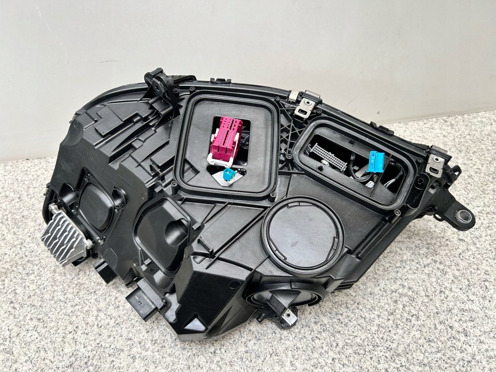 Купить Mercedes s klasa w223 лампа передняя led digital light правая