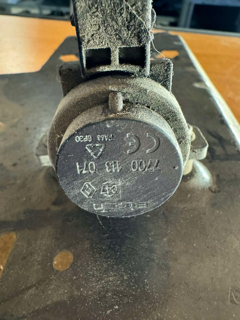 фото №9, Renault trafic ii vivaro a кронштейн кронштейн лист комп'ютер 8200174083