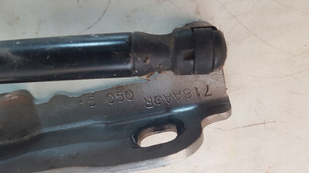 фото №6, Chrysler 200 16- петля капот usa