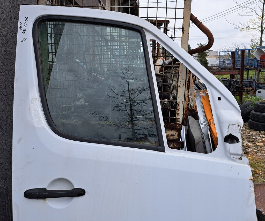 фото №2, Mercedes sprinter 906 дверь правый перед