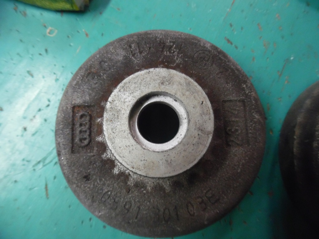 фото №2, Audi a6 колесо насоса 059130103e