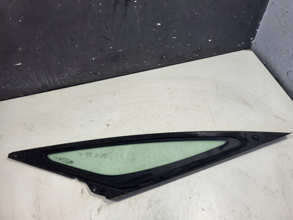 Стекло кузовная правая  перед citroen ds5 2012год Недорого