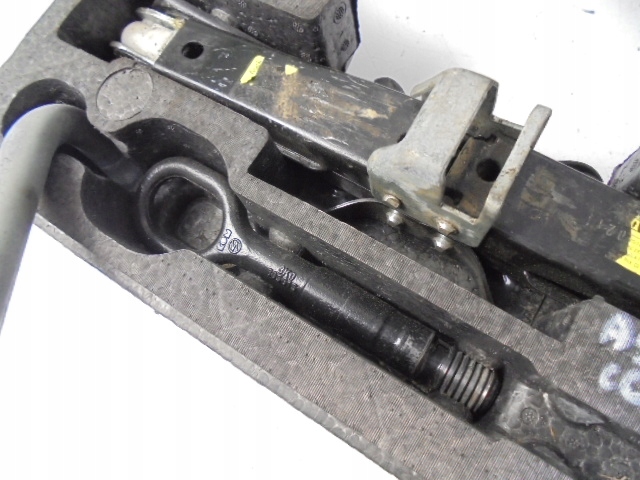 фото №4, Пенополистирол ключ домкрат audi a5 8t coupe 10r