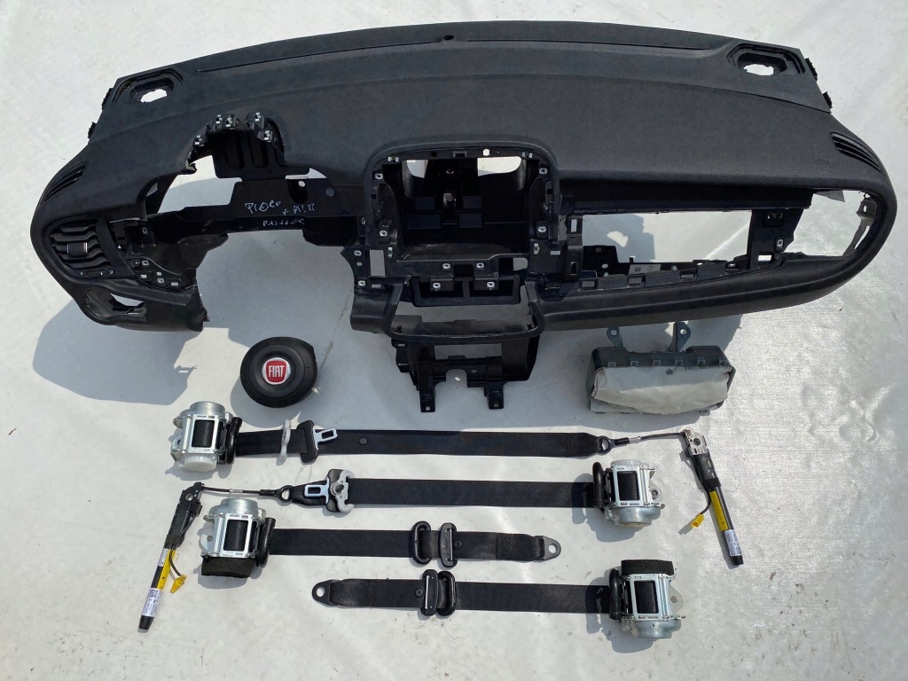 фото №1, Fiat 500x панель приладів панель приладів консоль подушки безпеки ремені