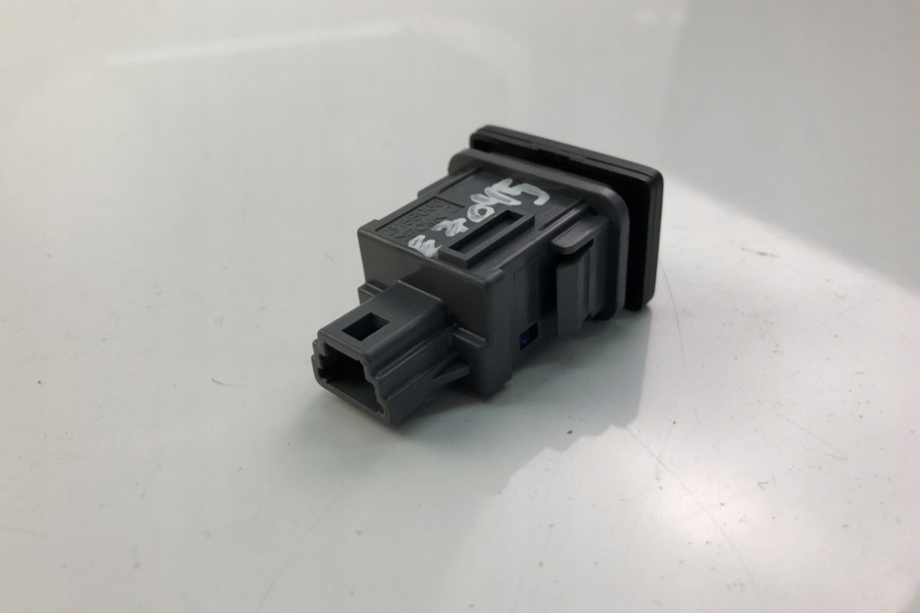 фото №1, Кнопка esp toyota prius _w3_ 15b060 2011