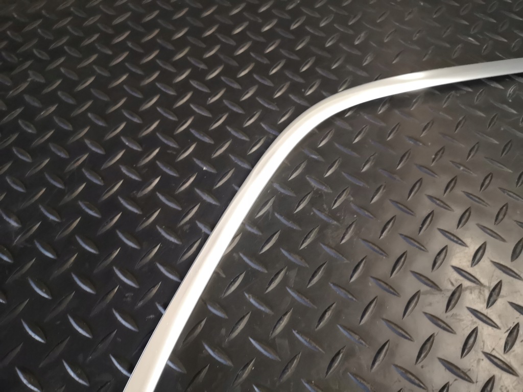 Молдинг хром правый задняя vw touareg 7p6853996 в Украине