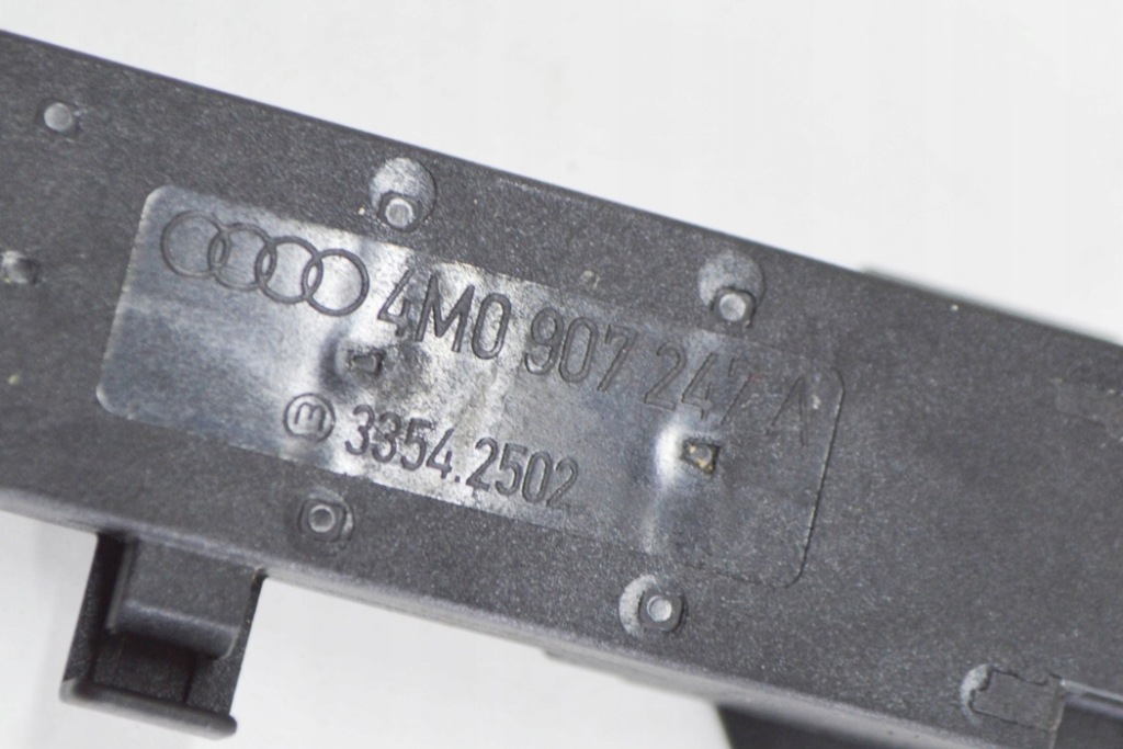 фото №7, Audi q8 антенна бесключевая 4m0907247a 3354.2502 3.0 гибрид 210kw 2021