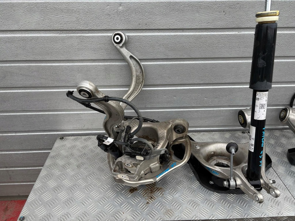 фото №11, Porsche taycan 4s підвіска поворотний кулак важіль задня амортизатор