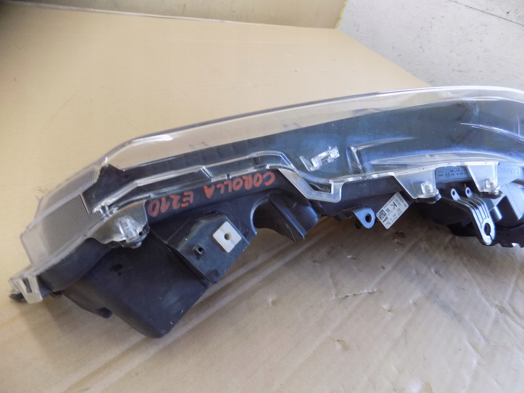 фото №8, Фара лампа права передня правий перед toyota corolla e21 81110-02s70